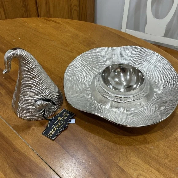 NWT.  Broomstick Blvd., witche’s hat, metal, chip and dip tray. - Picture 2 of 15